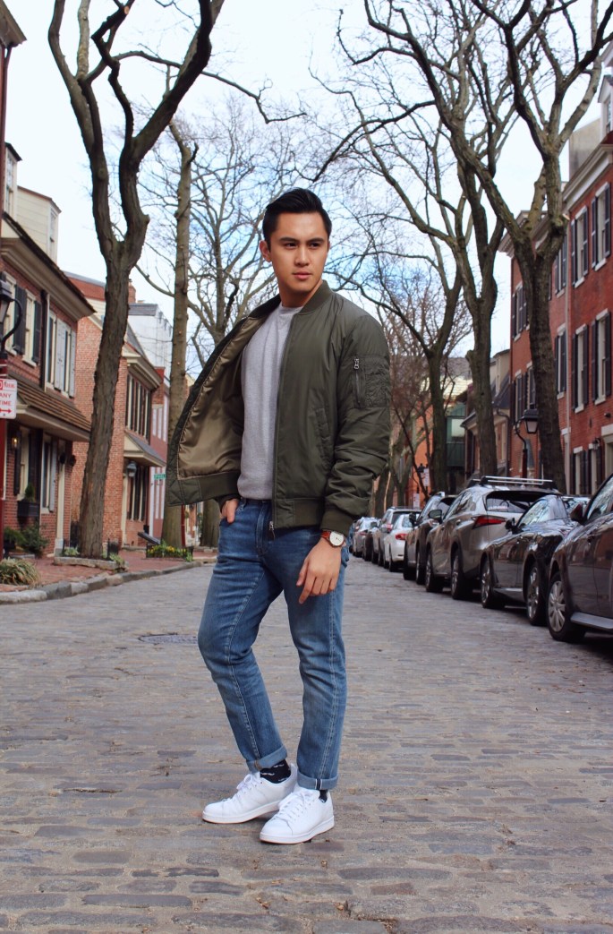 Fashion blogger posing in Old City Philadelphia